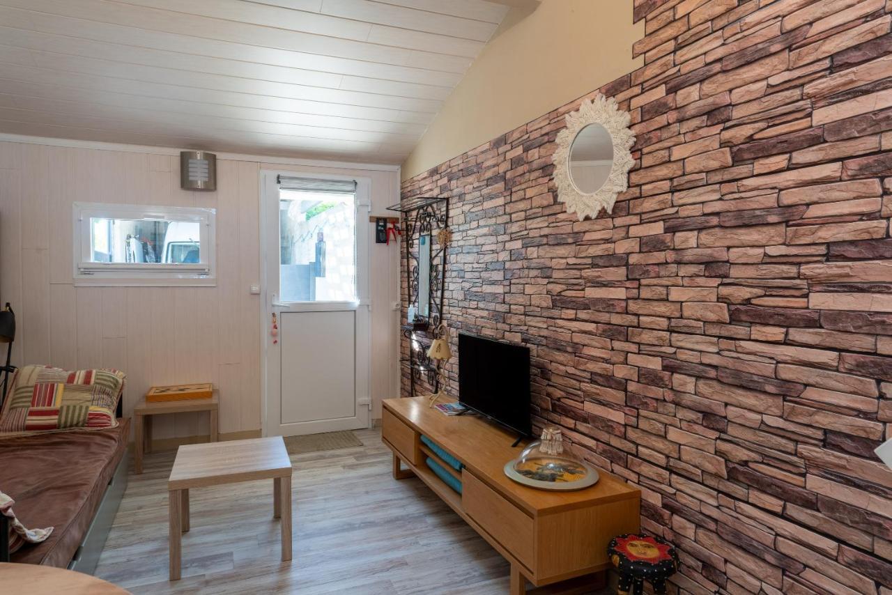 Aux Portes De La Camargue Apartment